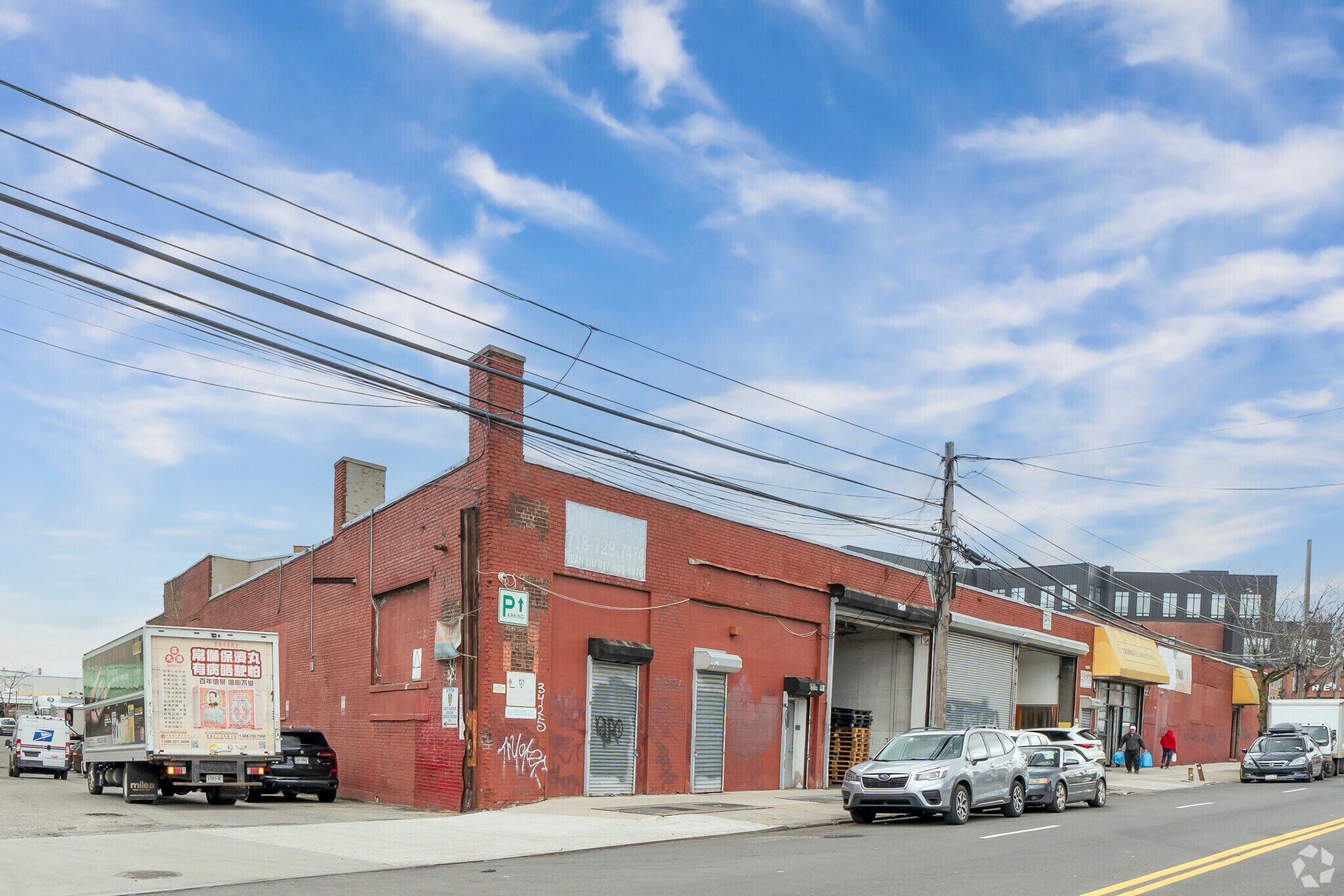 49-29 Metropolitan Ave, Maspeth, NY à louer Photo de l’immeuble– Image 1 sur 7