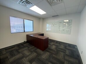 38 Antares Dr, Ottawa, ON à louer Photo de l’immeuble– Image 2 sur 3