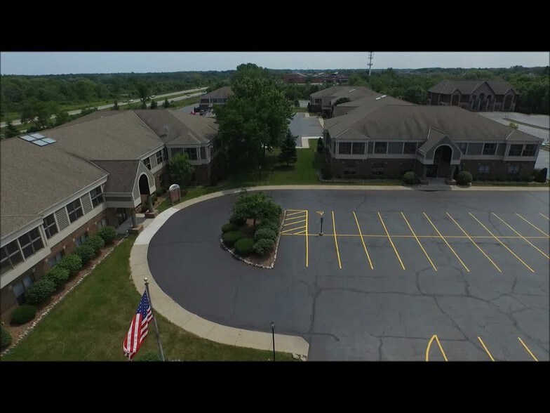 1009 W Glen Oaks Ln, Mequon, WI à louer - Vidéo sur l’annonce professionnelle – Image 2 sur 6