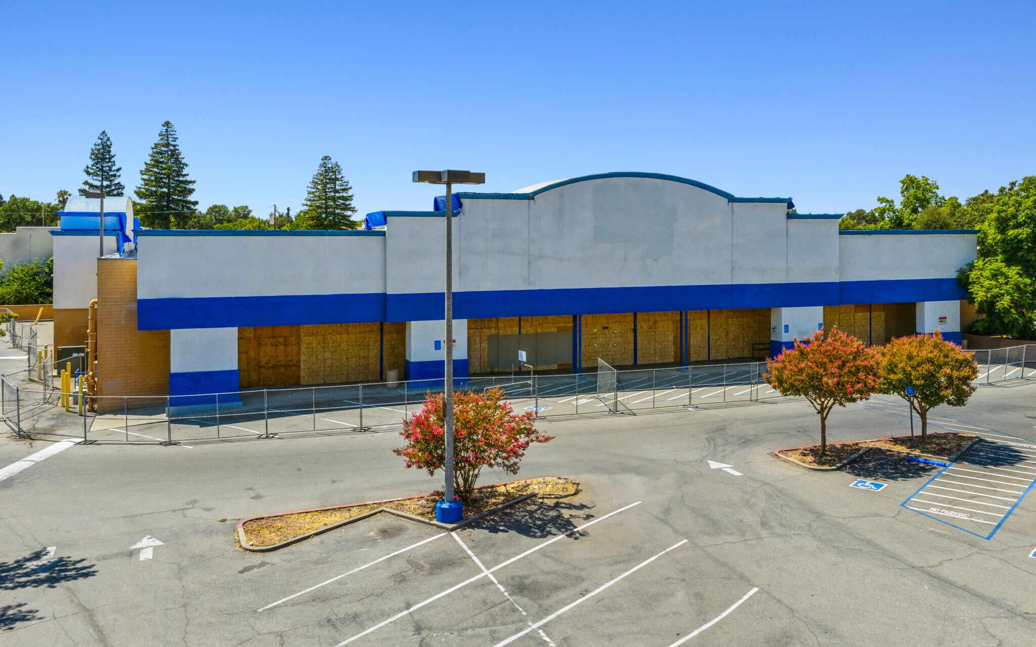 6431 Fair Oaks Blvd, Carmichael, CA à vendre Photo de l’immeuble– Image 1 sur 8