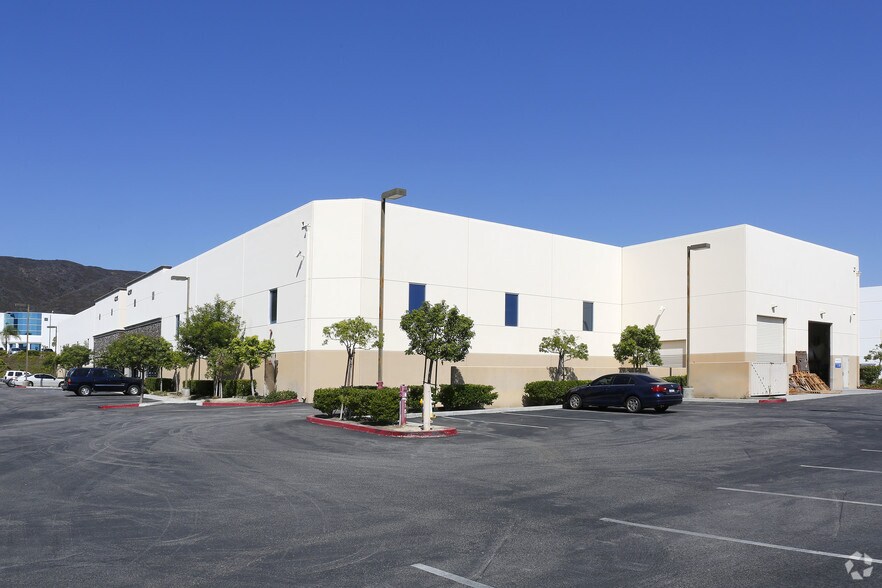 42191 Zevo Dr, Temecula, CA à louer - Photo de l’immeuble – Image 2 sur 3