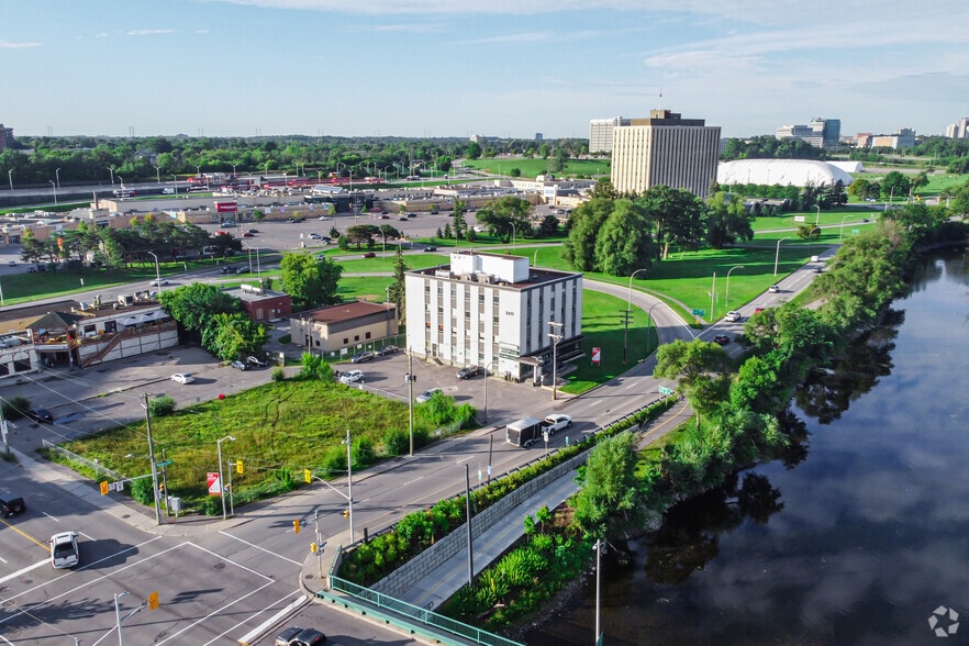 2211 Riverside Dr, Ottawa, ON à louer - Aérien – Image 3 sur 3