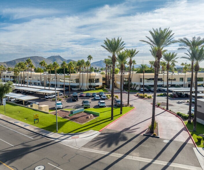 11225 N 28th Dr, Phoenix, AZ à louer - Photo de l’immeuble – Image 2 sur 6
