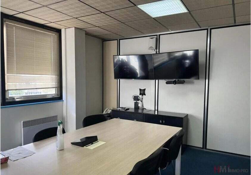 Bureau dans Mont-Saint-Aignan à louer - Photo de l’immeuble – Image 2 sur 7