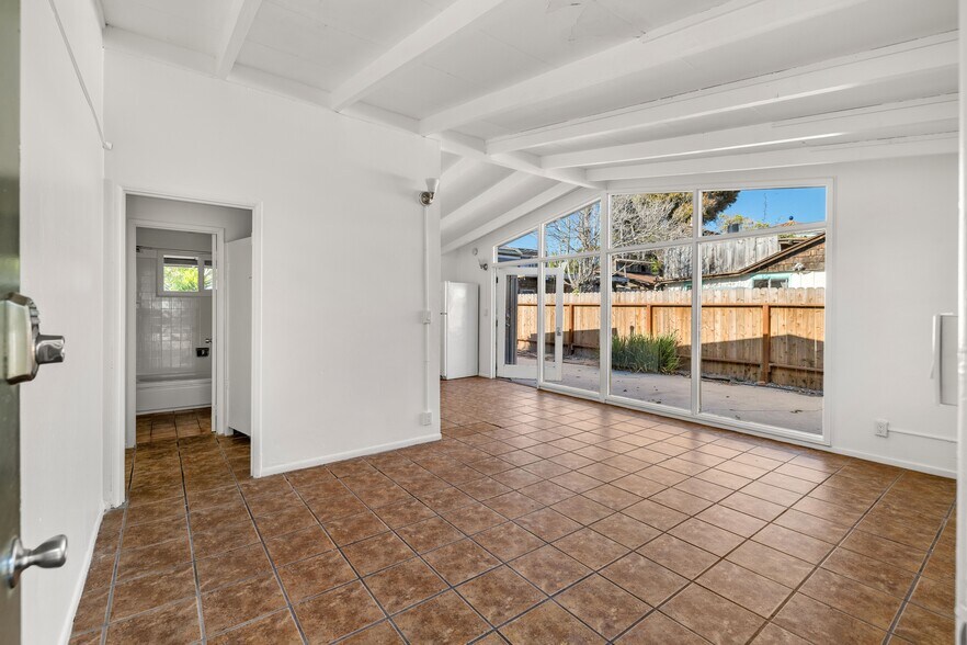 6648 Del Playa Dr, Goleta, CA à vendre - Photo intérieure – Image 3 sur 22