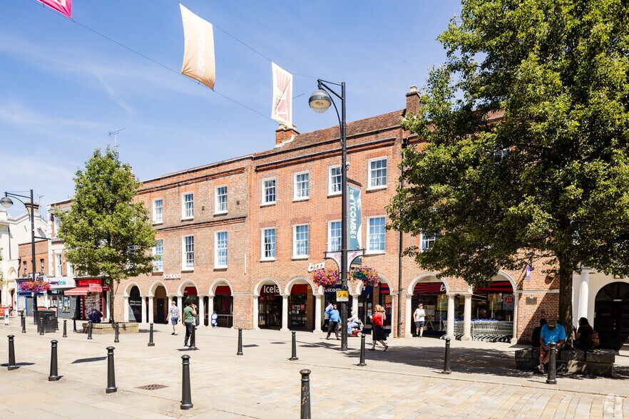9-10 High St, High Wycombe à louer - Photo de l’immeuble – Image 2 sur 11