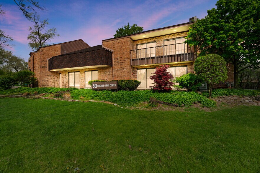 501 W Ogden Ave, Hinsdale, IL à vendre - Photo de l’immeuble – Image 2 sur 17