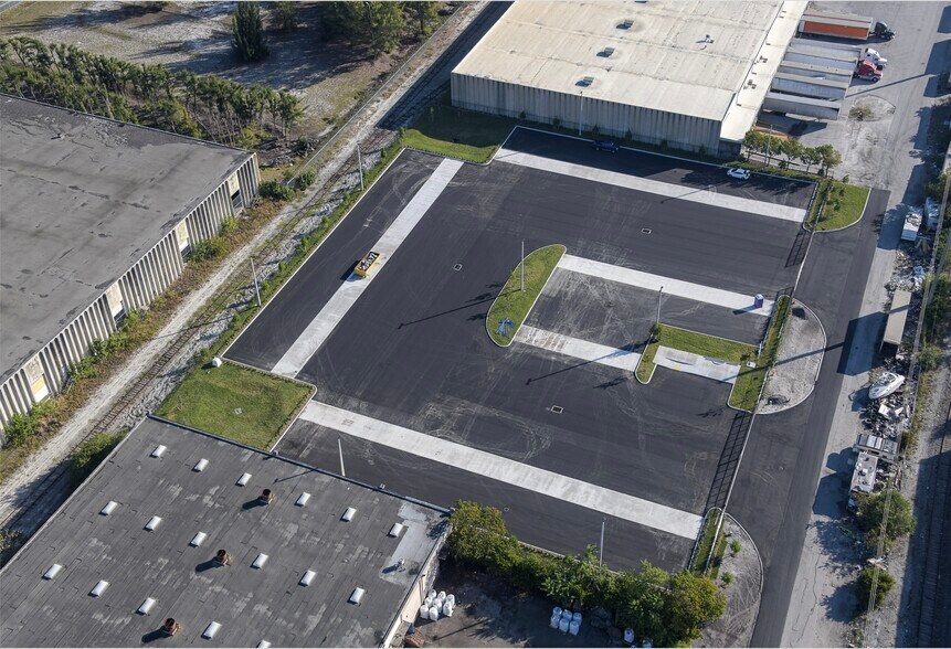 3523 NW 116th St, Miami, FL à louer - Photo de l’immeuble – Image 2 sur 3