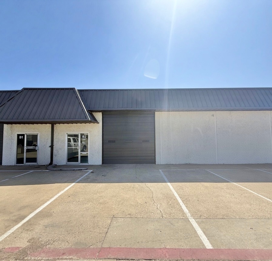 2800 W Division St, Arlington, TX à louer Photo de l’immeuble– Image 1 sur 8