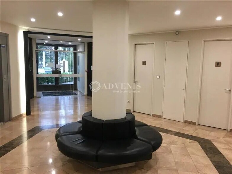 Bureau dans Saint-Aubin à louer - Hall d’entrée – Image 3 sur 4