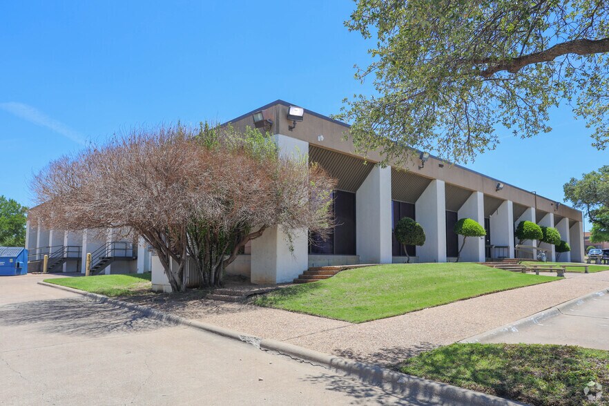 2201 Arlington Downs Rd, Arlington, TX à vendre - Photo de l’immeuble – Image 2 sur 10