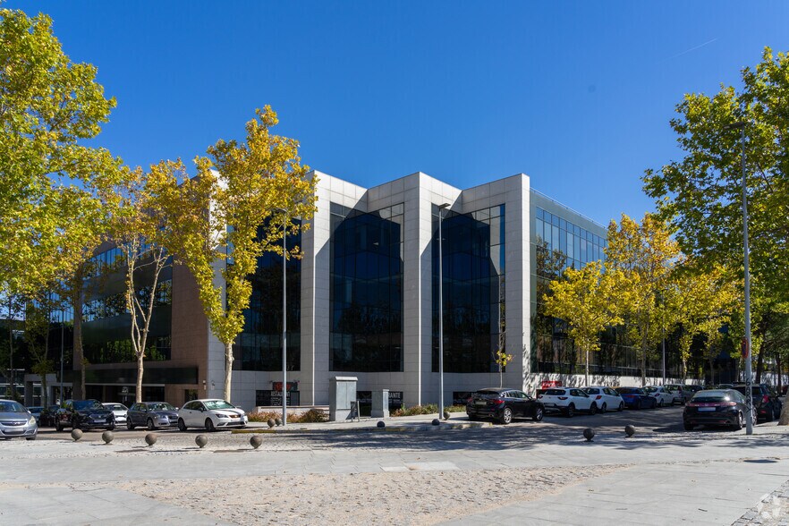 Calle Teide, 4, San Sebastián de los Reyes, Madrid à louer - Photo de l’immeuble – Image 2 sur 4