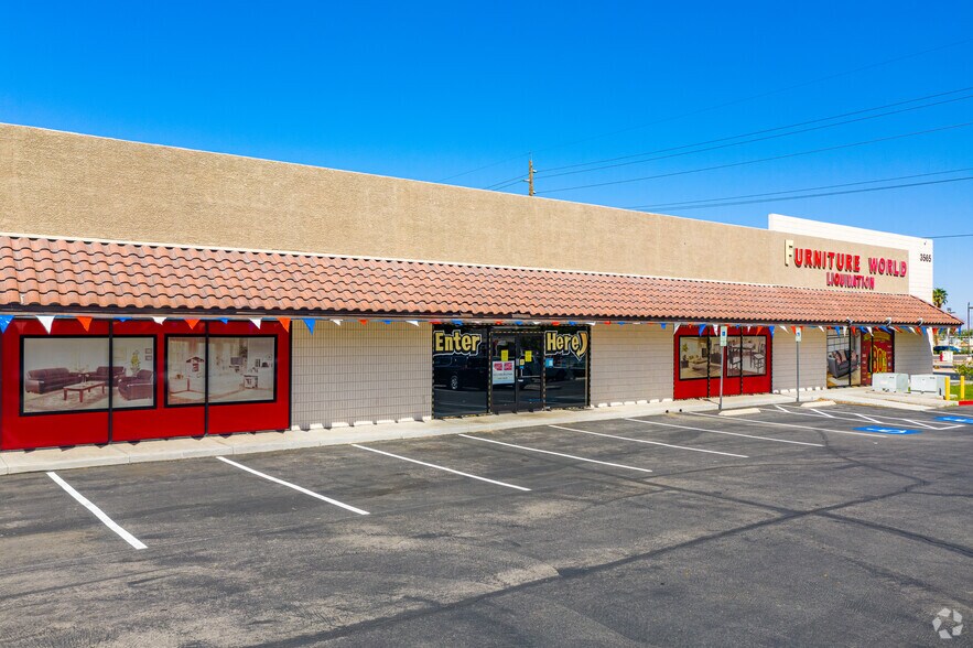 3565 E Flamingo Rd, Las Vegas, NV à louer - Photo de l’immeuble – Image 3 sur 15