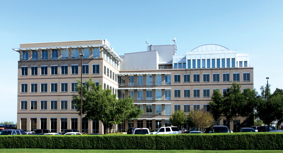 700 Highlander Blvd, Arlington, TX à louer - Photo de l’immeuble – Image 3 sur 6