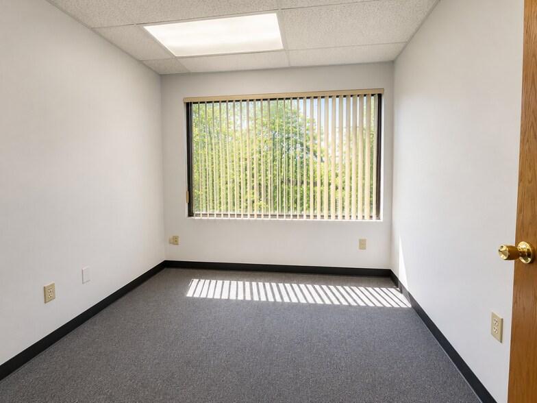 2751 Dixwell Ave, Hamden, CT à vendre - Photo de l’immeuble – Image 3 sur 21