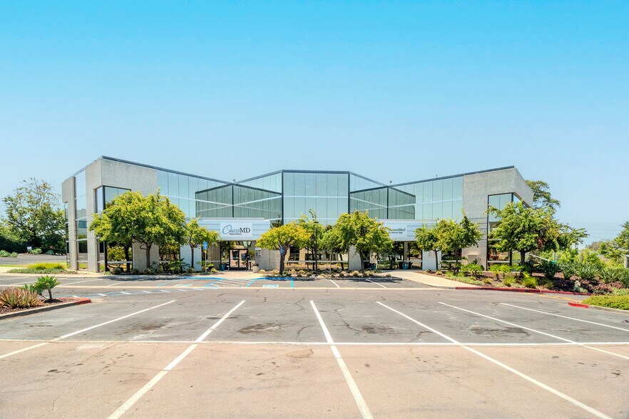 8901 Activity Rd, San Diego, CA à louer - Photo de l’immeuble – Image 1 sur 4