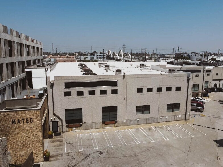 1300 Factory Pl, Los Angeles, CA à louer - Photo de l’immeuble – Image 2 sur 5