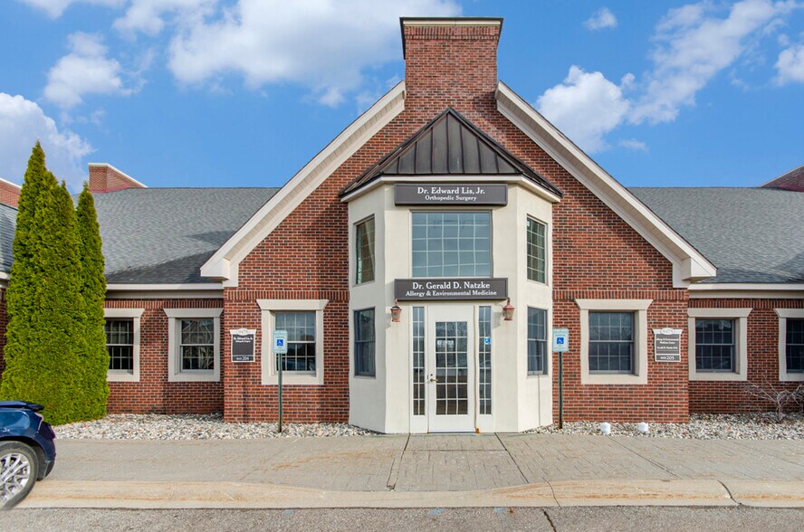 9475 N Holly Rd, Grand Blanc, MI à vendre - Photo de l’immeuble – Image 1 sur 23