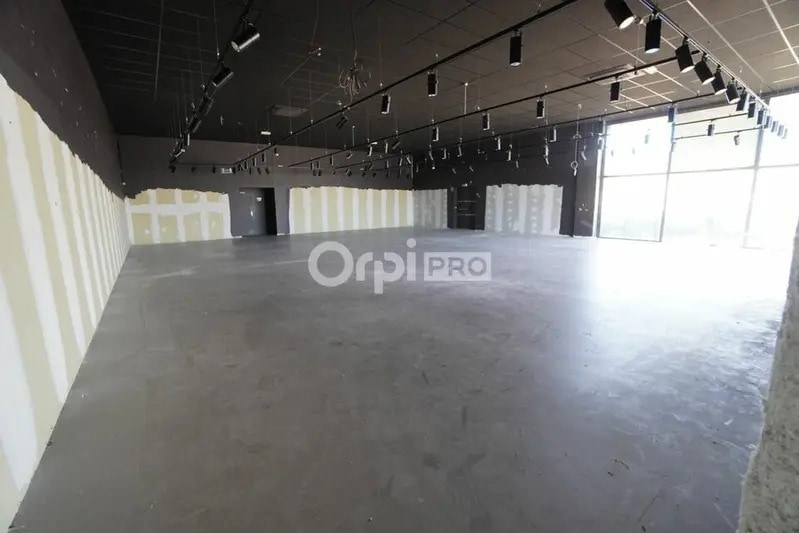 Local commercial dans Quetigny à louer - Photo intérieure – Image 1 sur 3