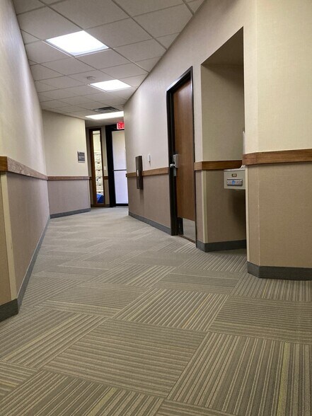 33481 W 14 Mile Rd, Farmington Hills, MI à vendre - Photo de l’immeuble – Image 2 sur 7