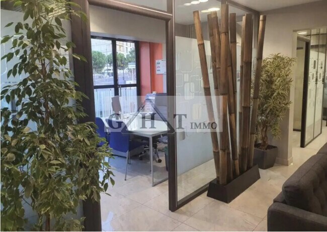 Plus de détails pour Local commercial à vendre