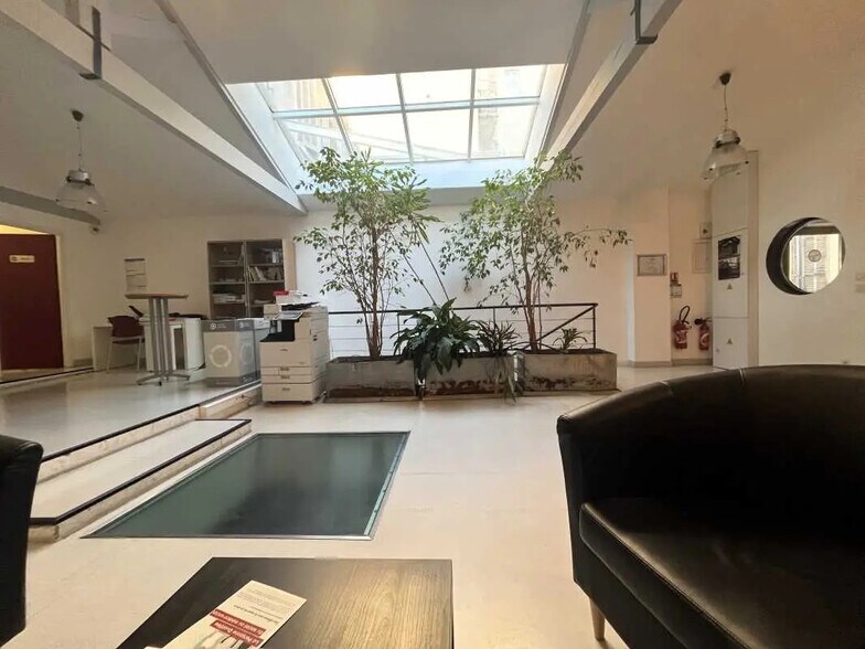 32 Rue Senac De Meilhan, Marseille à louer - Hall d’entrée – Image 1 sur 9