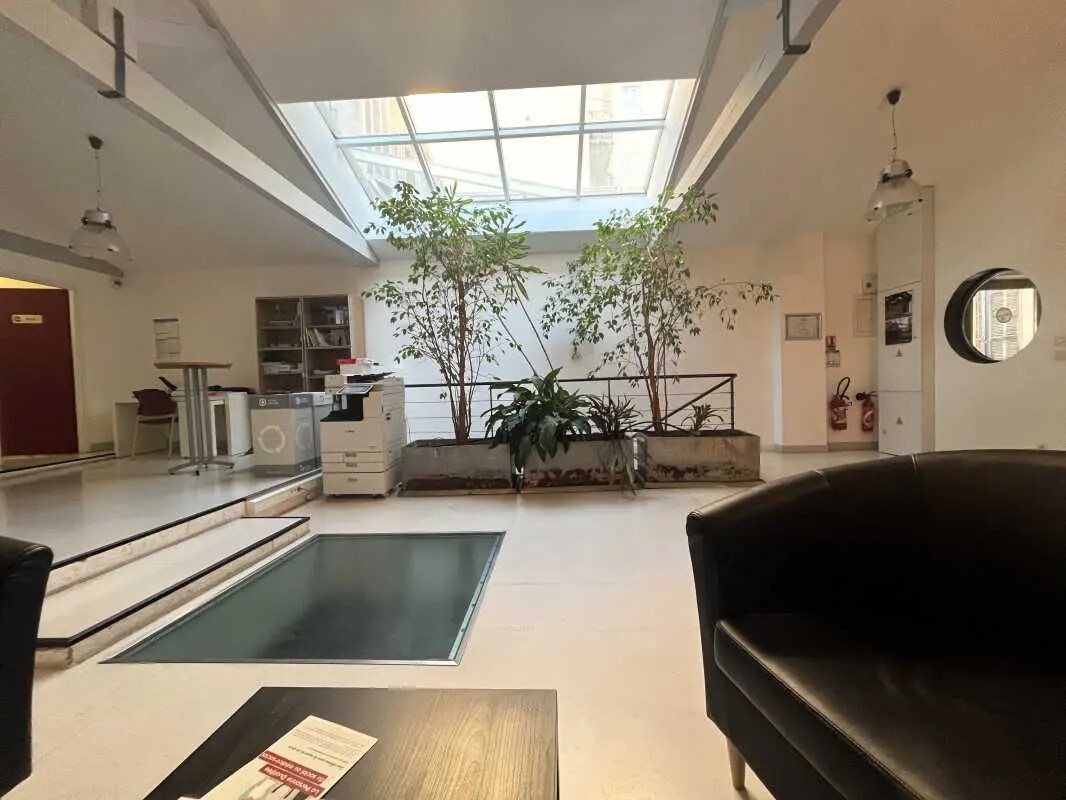 32 Rue Senac De Meilhan, Marseille à louer Photo de l’immeuble– Image 1 sur 10