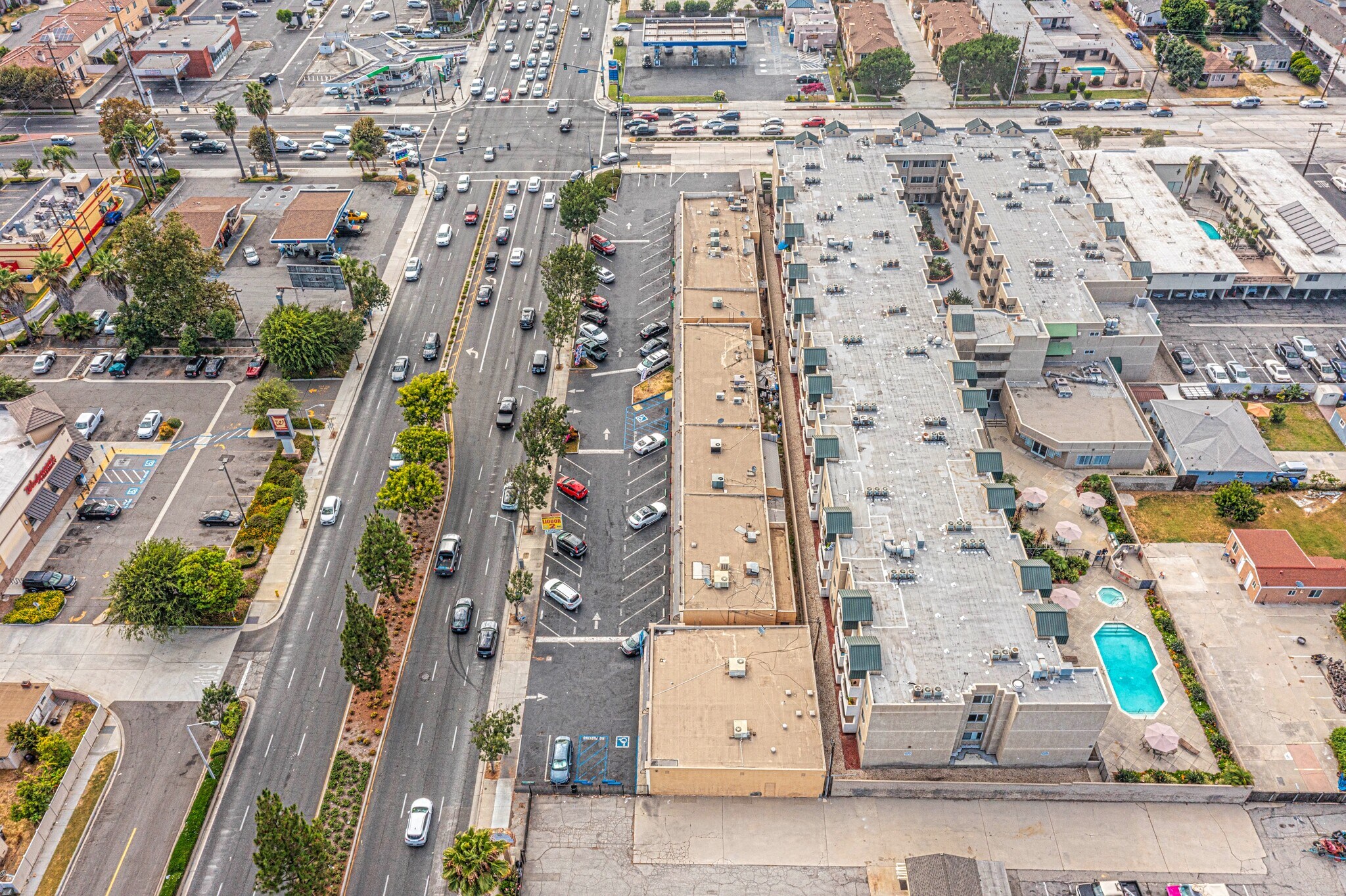 12556 Paramount - Downey Retail Center portefeuille de 3 biens à vendre sur LoopNet.fr Aérien– Image 1 sur 7