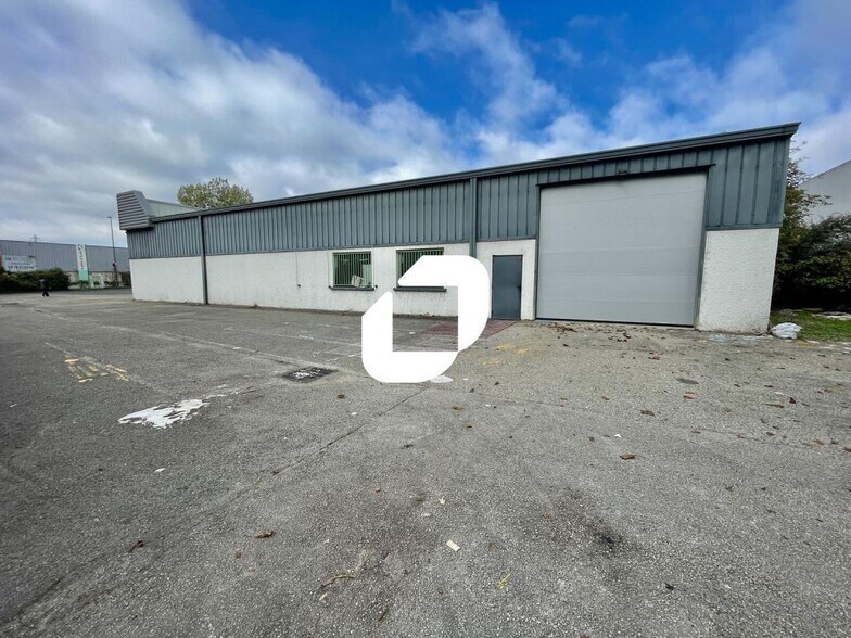 3 Rue Louis Saillant, Vaulx-en-Velin à louer - Photo de l’immeuble – Image 2 sur 17