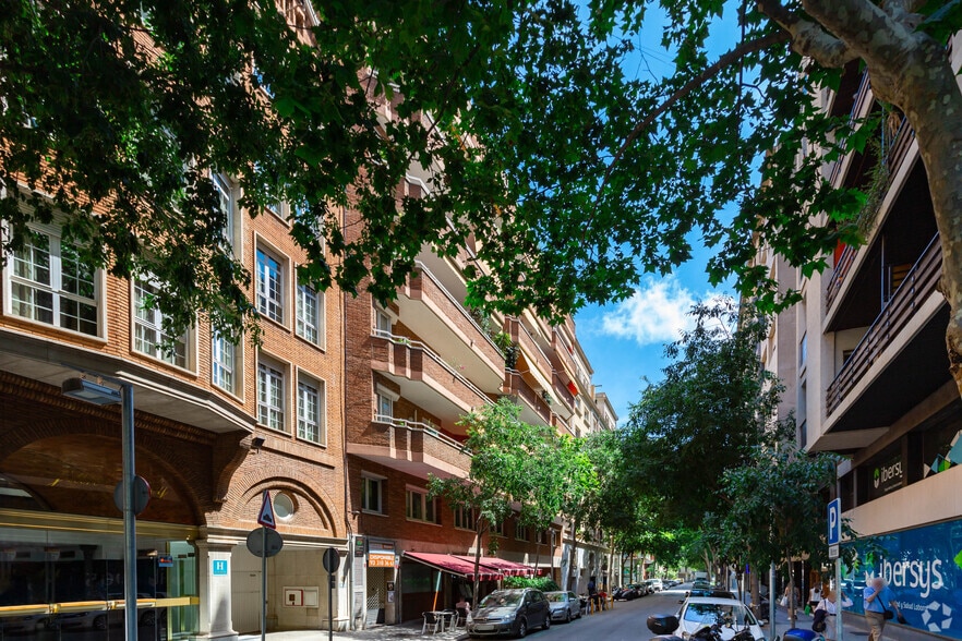 Local commercial dans Barcelone, Barcelona à louer - Photo de l’immeuble – Image 2 sur 5