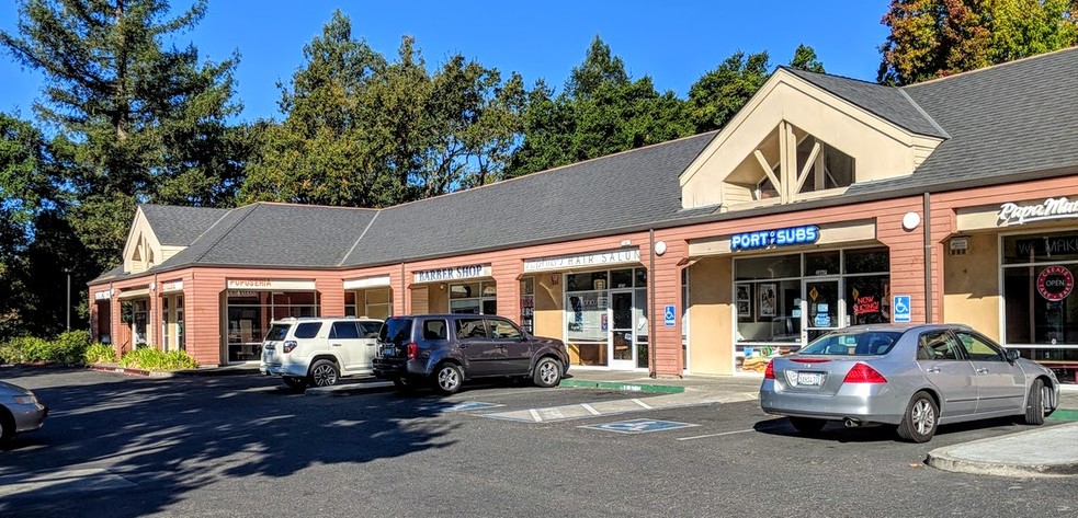 2101 W College Ave, Santa Rosa, CA à louer - Photo de l’immeuble – Image 3 sur 7