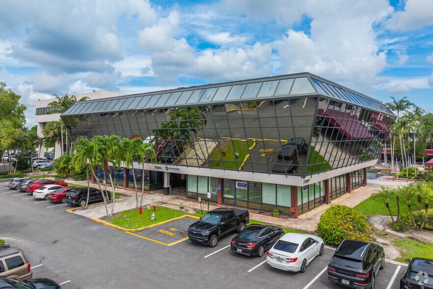 7100 W Camino Real, Boca Raton, FL à louer - Photo de l’immeuble – Image 1 sur 10