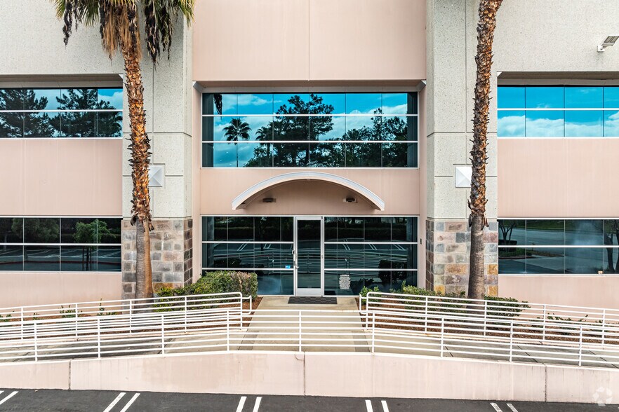 9050 Hermosa Ave, Rancho Cucamonga, CA à louer - Photo de l’immeuble – Image 2 sur 7