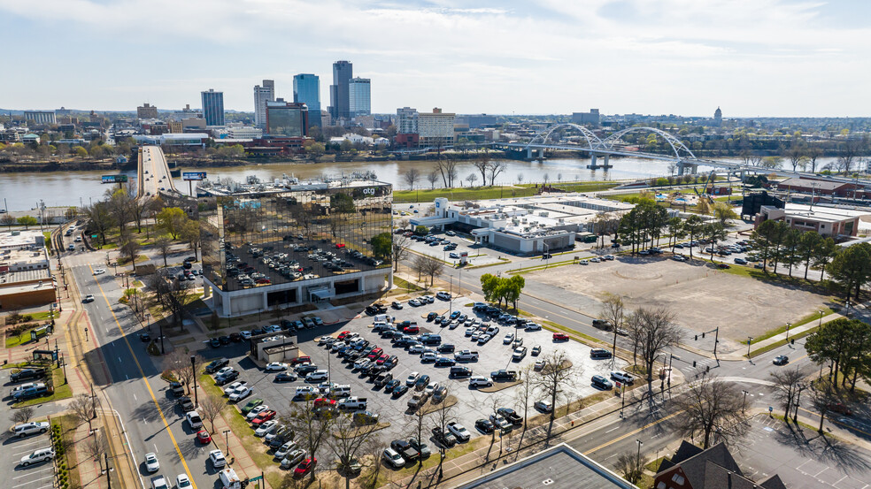 1 Riverfront Pl, North Little Rock, AR à louer - Photo de l’immeuble – Image 1 sur 3