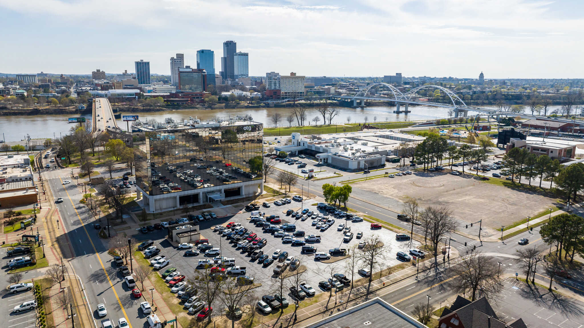 1 Riverfront Pl, North Little Rock, AR à louer Photo de l’immeuble– Image 1 sur 4