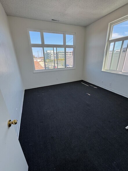 146 South Blvd, San Mateo, CA à louer - Photo de l’immeuble – Image 2 sur 8