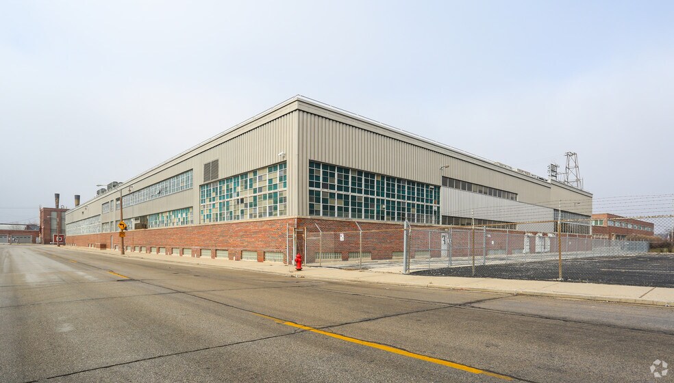 Milwaukee Business Park for Sale portefeuille de 2 biens à vendre sur LoopNet.fr - Photo principale – Image 2 sur 2