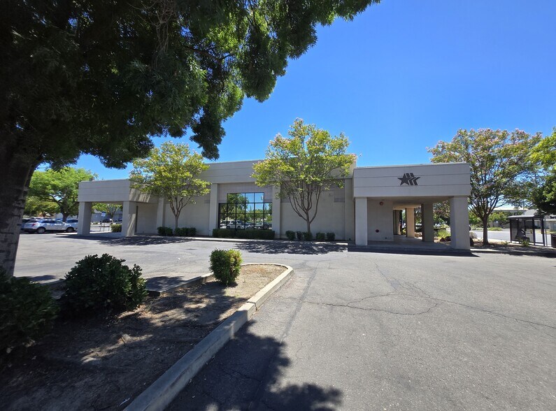 1524 McHenry Ave, Modesto, CA à vendre - Photo de l’immeuble – Image 2 sur 6