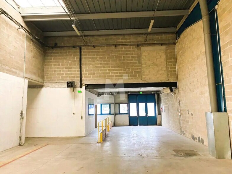 Local d’activités dans Fresnes à louer - Photo de l’immeuble – Image 1 sur 14