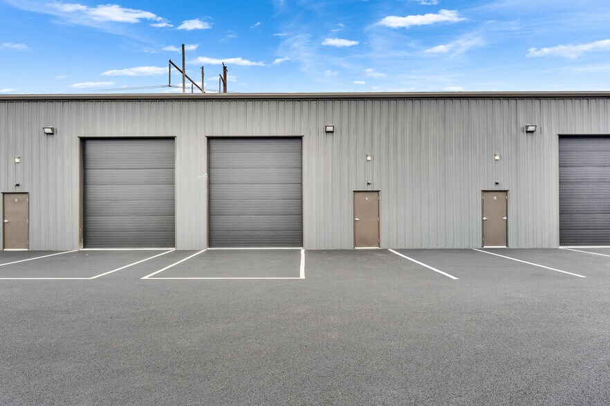 2360 Plainfield Pike, Cranston, RI à louer - Photo de l’immeuble – Image 2 sur 12