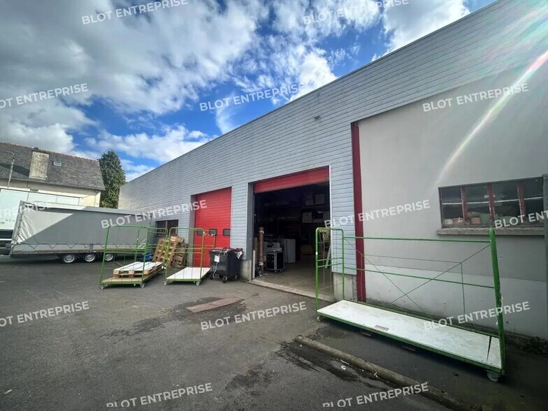 Local d’activités dans Servon-sur-Vilaine à louer - Photo de l’immeuble – Image 1 sur 8