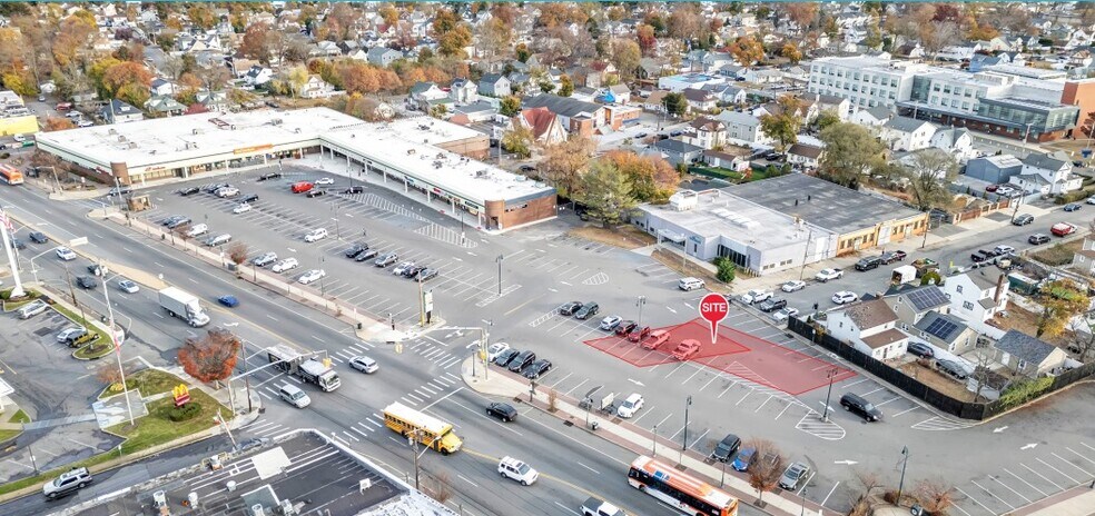 332 Nassau Rd, Roosevelt, NY à louer - Photo de l’immeuble – Image 1 sur 1