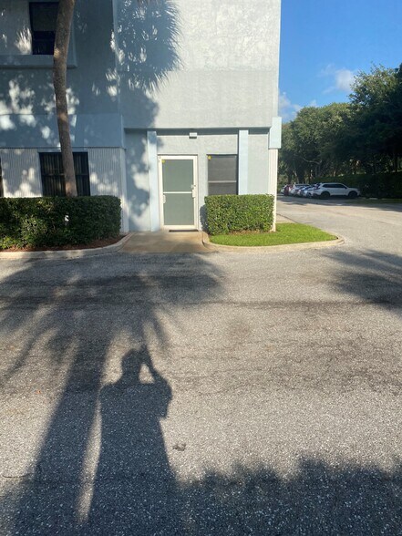 1599 NW 9th Ave, Boca Raton, FL à louer - Photo de l’immeuble – Image 3 sur 4