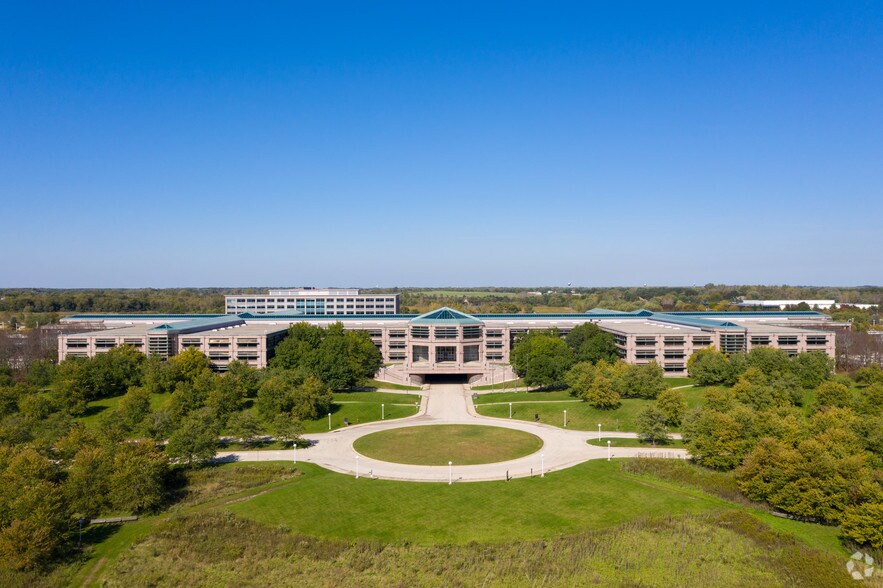2000 Center Dr, Hoffman Estates, IL à louer - Aérien – Image 2 sur 34
