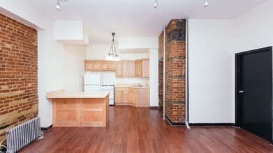 210 Humboldt St, Brooklyn, NY à louer Photo intérieure– Image 2 sur 8