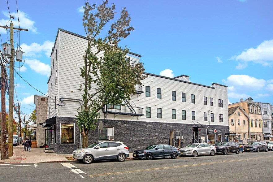 136 Elm St, Newark, NJ à vendre - Photo de l’immeuble – Image 2 sur 6