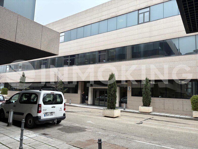 Bureau dans San Sebastián de los Reyes, Madrid à louer - Photo de l’immeuble – Image 2 sur 3