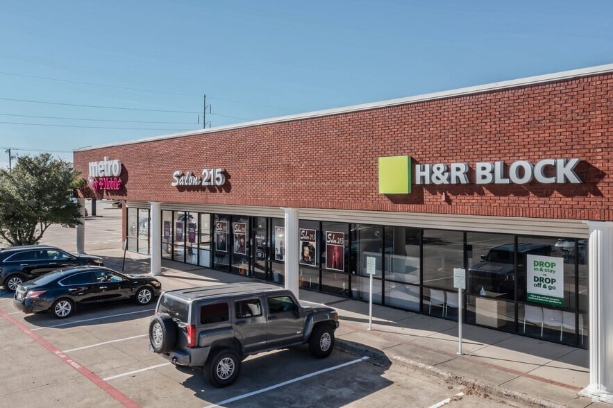 211-215 W Camp Wisdom Rd, Duncanville, TX à louer - Photo de l’immeuble – Image 3 sur 7