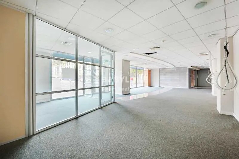 Local commercial dans Issy-les-Moulineaux à vendre - Photo de l’immeuble – Image 1 sur 7