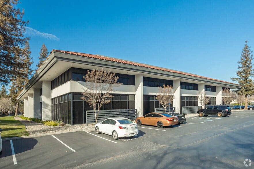 3900 Lennane Dr, Sacramento, CA à louer - Photo de l’immeuble – Image 2 sur 17